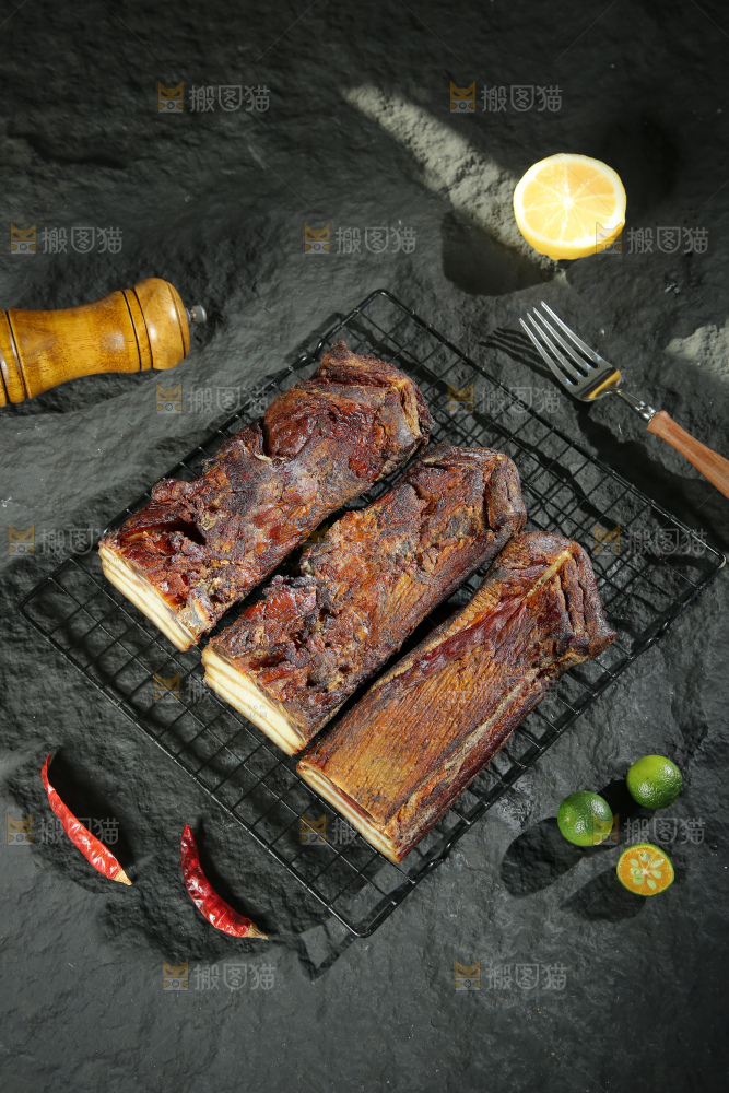 深底上的腊肉