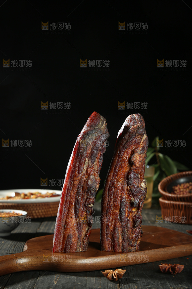 深底上的腊肉