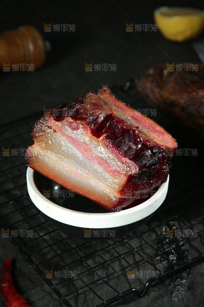 深底上的腊肉