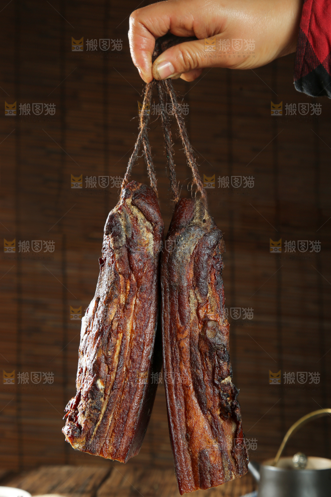 深底上的腊肉