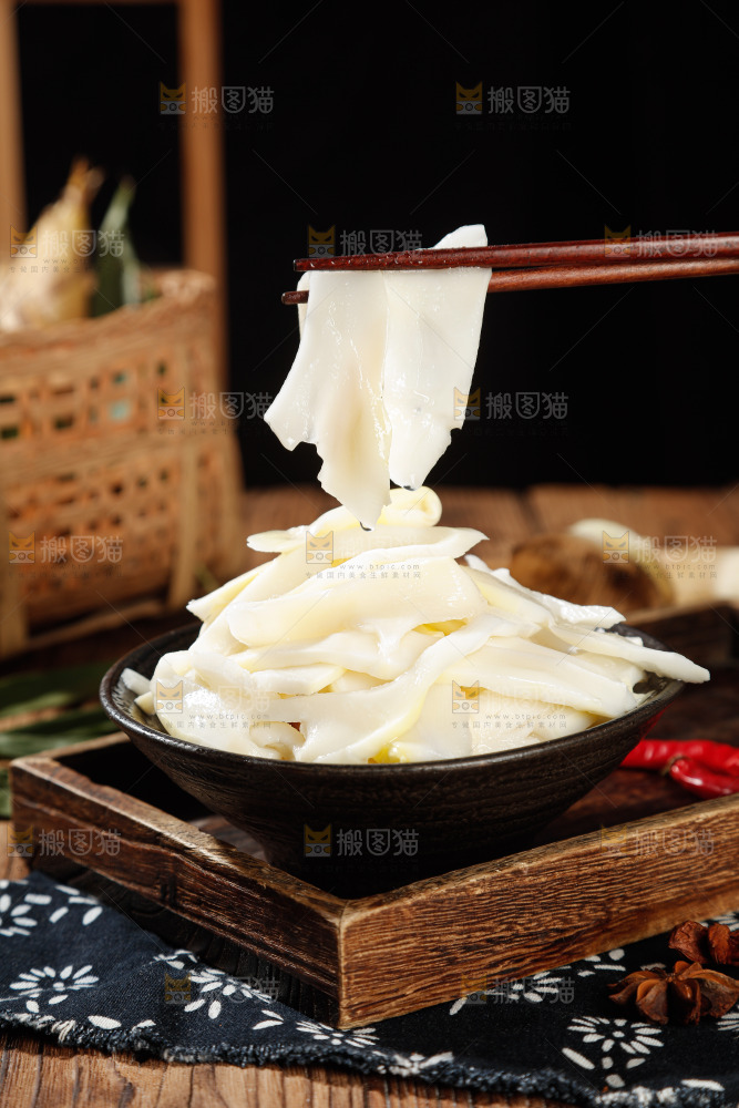 木板上的冬笋