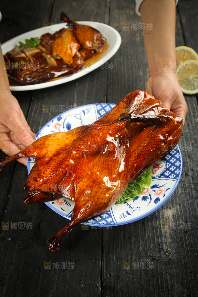 深底上的腊鸭