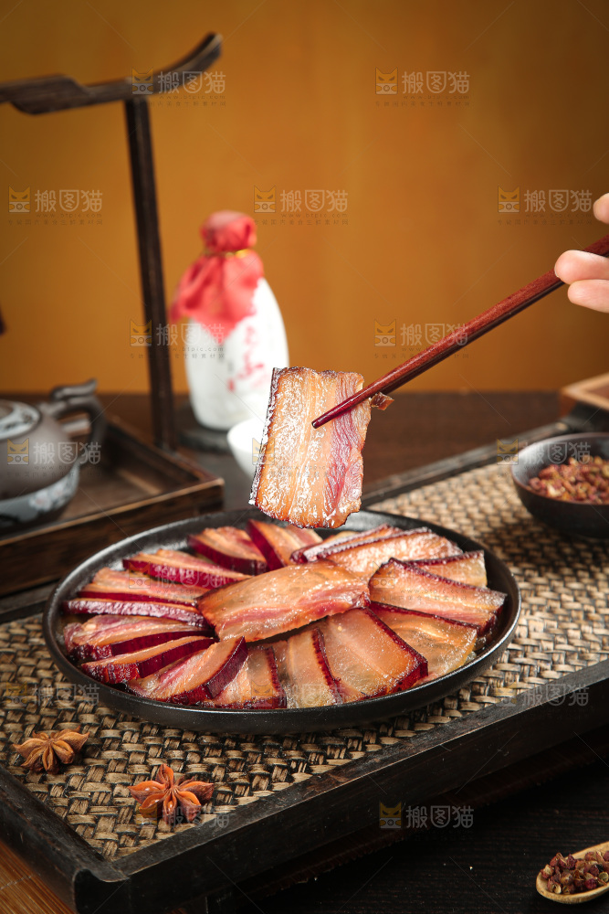 深底上的腊肉