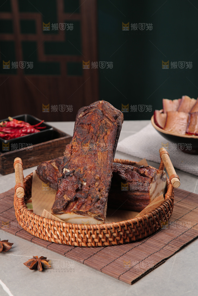 深底上的腊肉