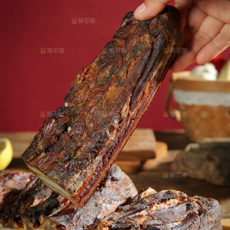 深底上的腊肉