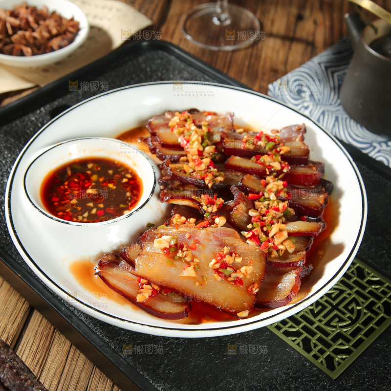 深底上的腊肉