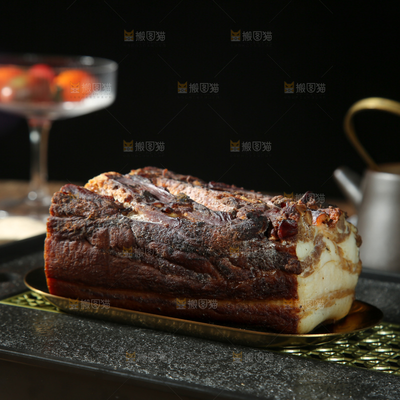 深底上的腊肉