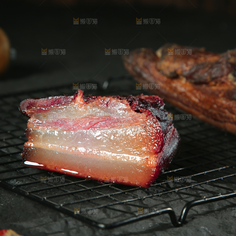 深底上的腊肉