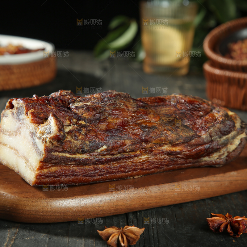 深底上的腊肉