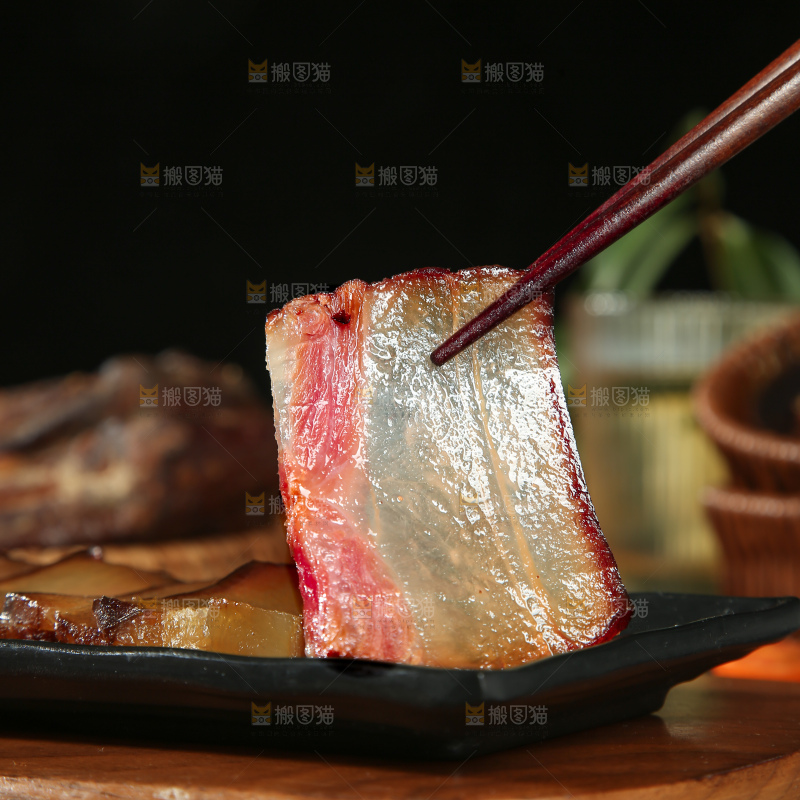 深底上的腊肉