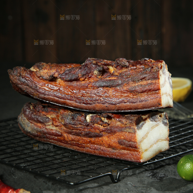 深底上的腊肉