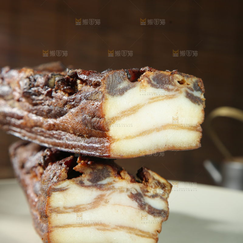深底上的腊肉