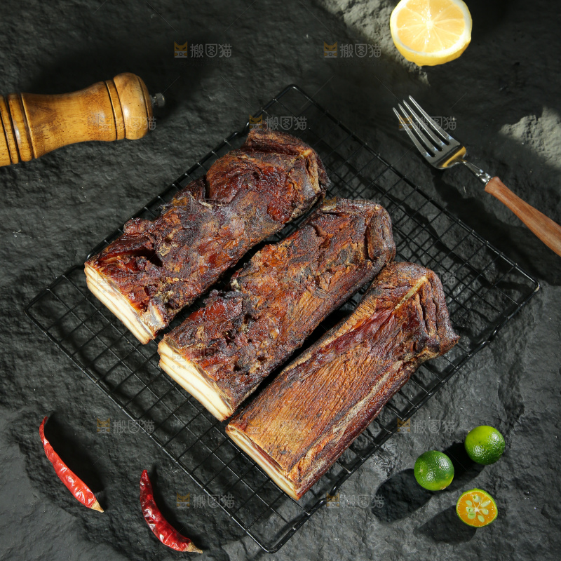 深底上的腊肉