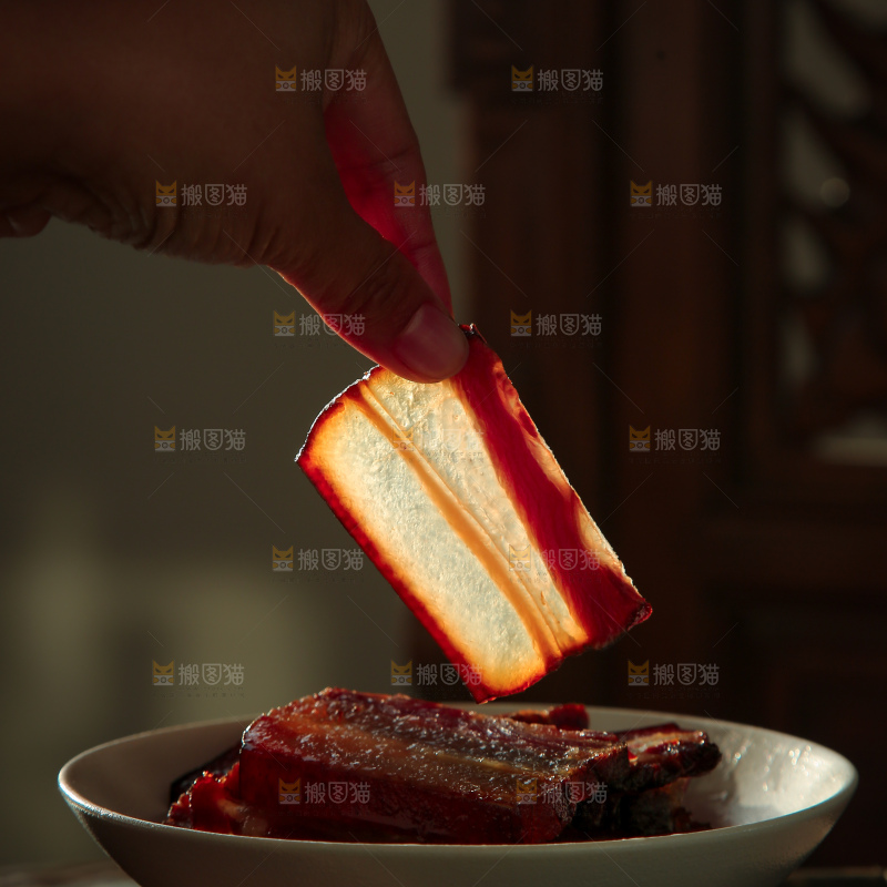 深底上的腊肉