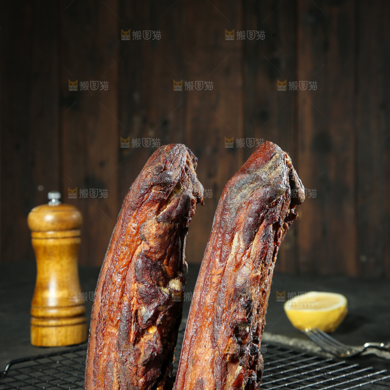 深底上的腊肉