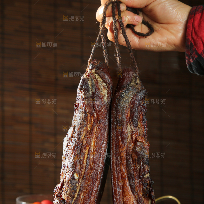 深底上的腊肉