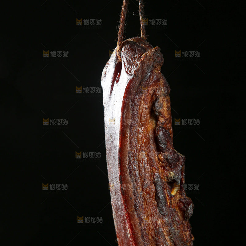 深底上的腊肉