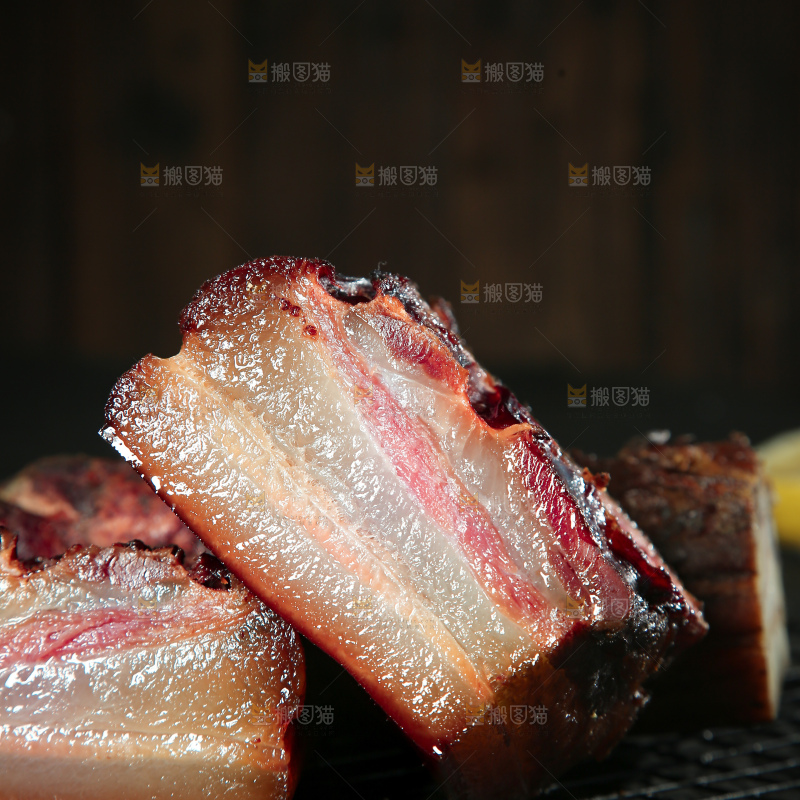 深底上的腊肉