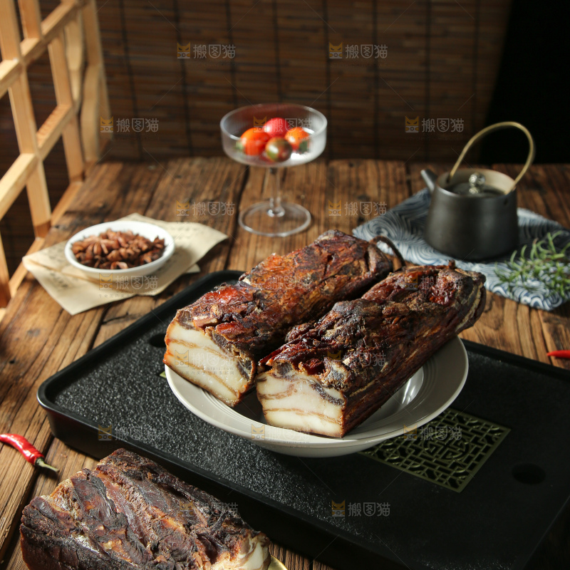 深底上的腊肉