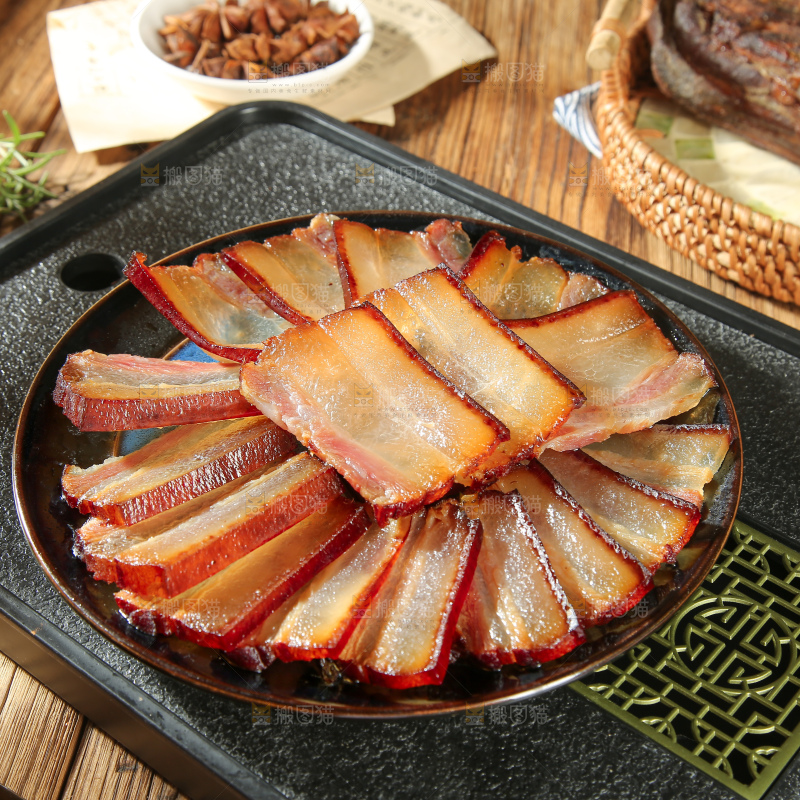 深底上的腊肉