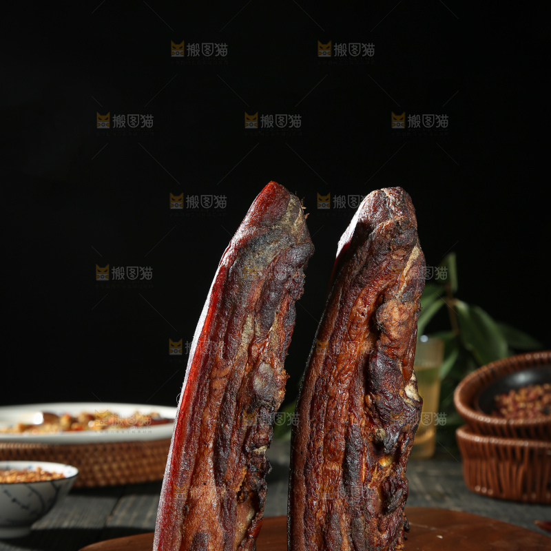 深底上的腊肉