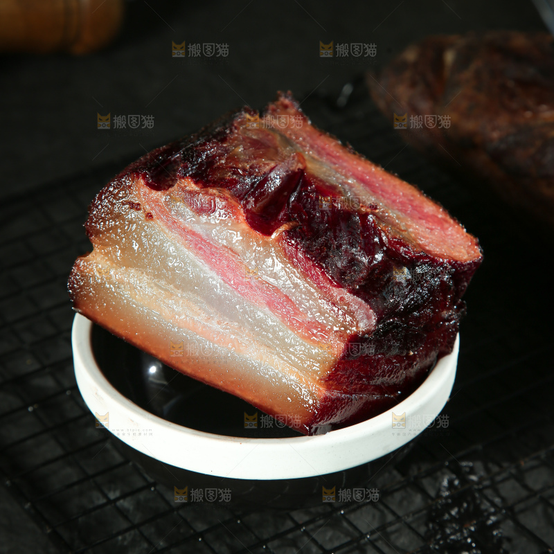 深底上的腊肉