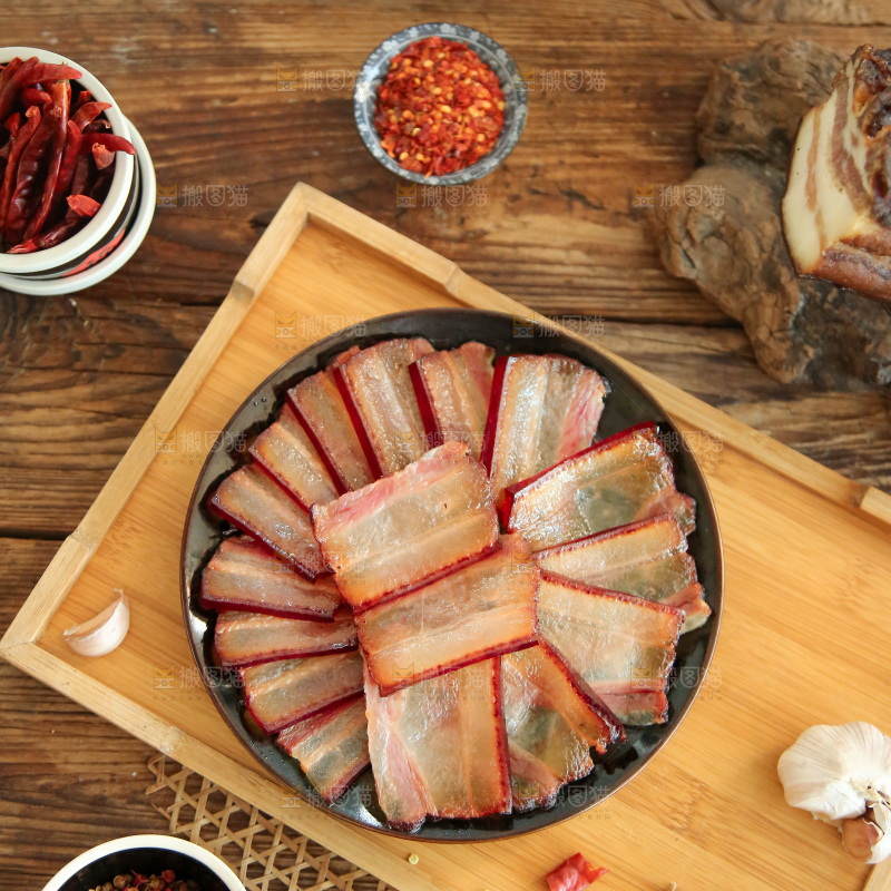 深底上的腊肉