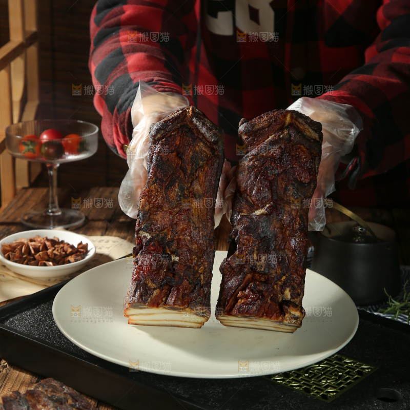 深底上的腊肉