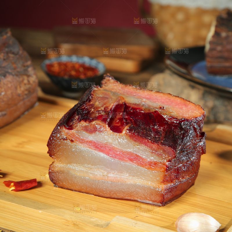 深底上的腊肉