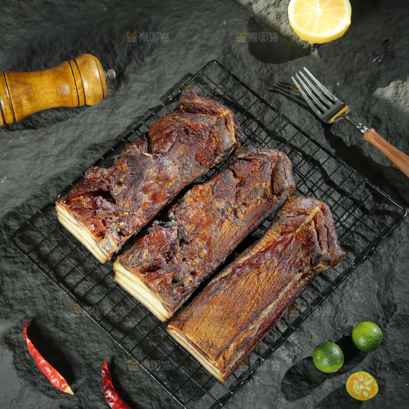深底上的腊肉