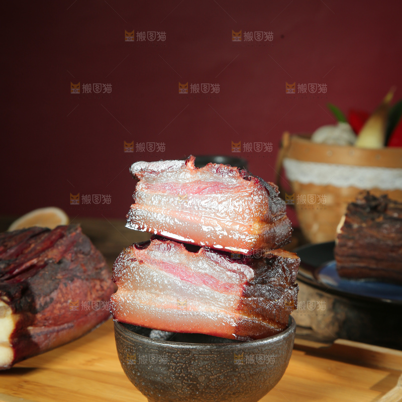 深底上的腊肉
