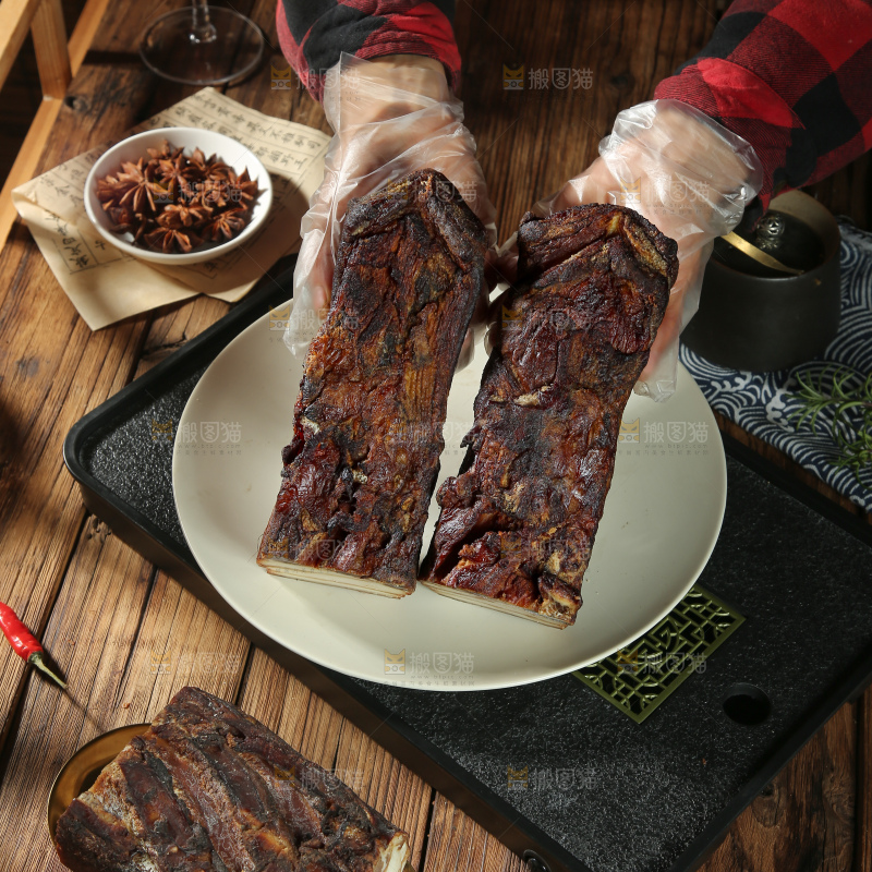 深底上的腊肉