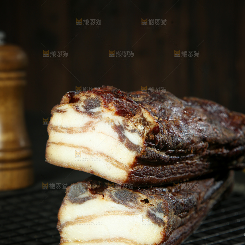 深底上的腊肉