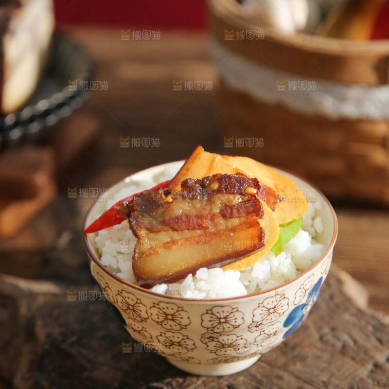 深底上的腊肉