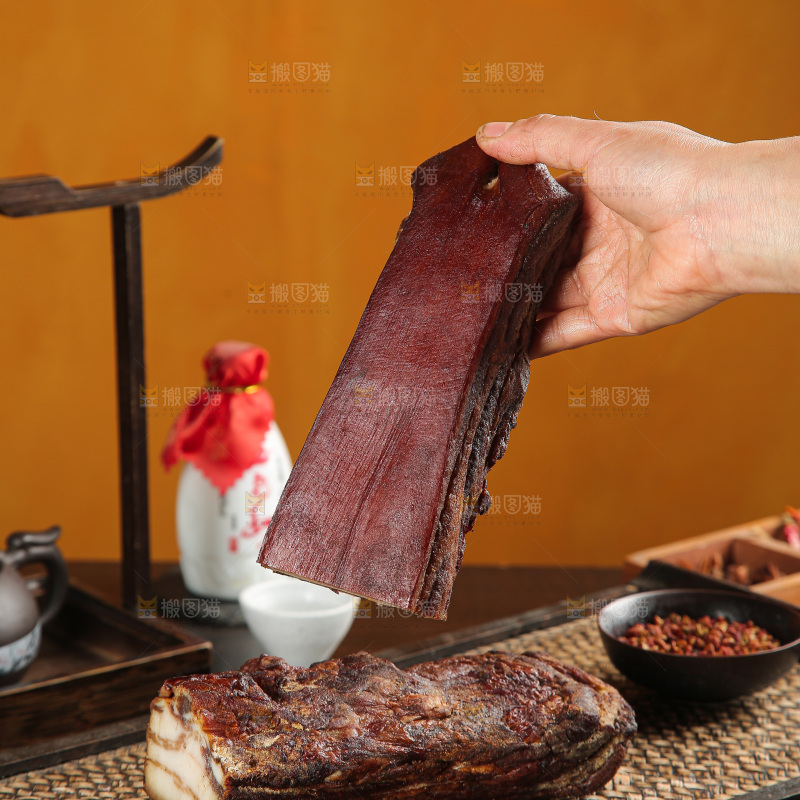 深底上的腊肉