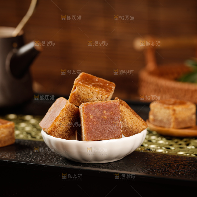 深底上的红糖块