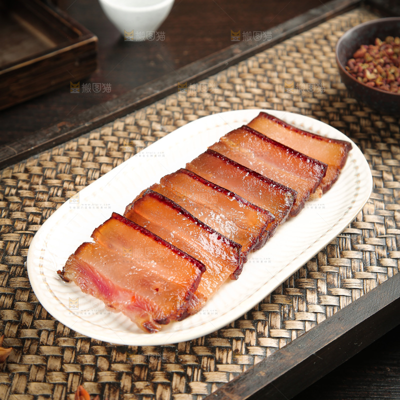 深底上的腊肉