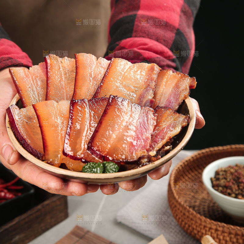 深底上的腊肉