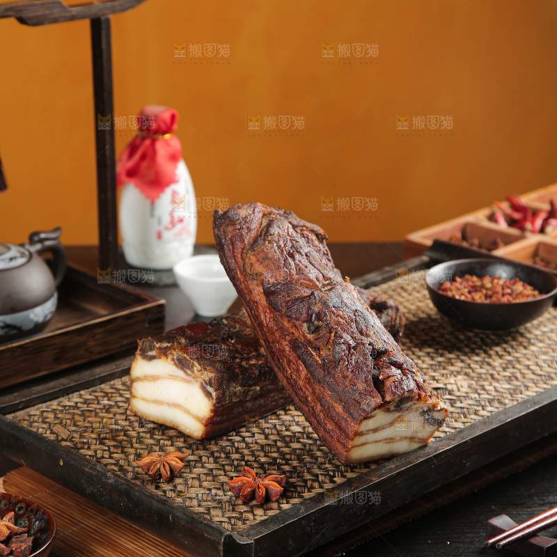深底上的腊肉
