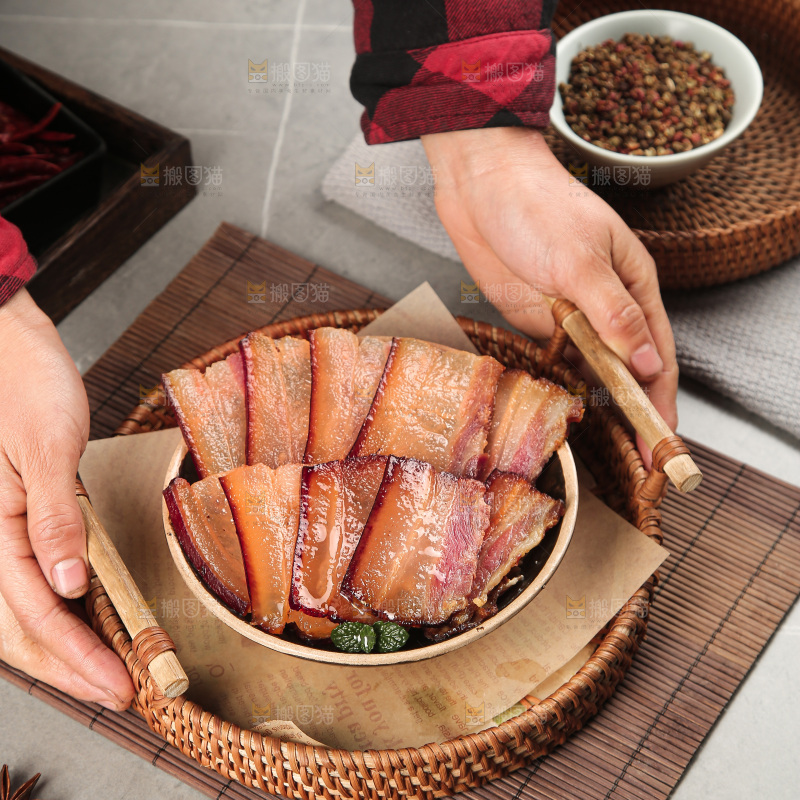 深底上的腊肉