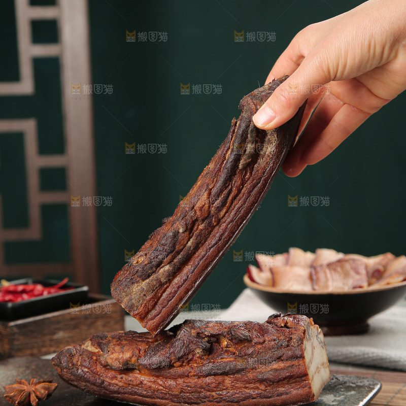 深底上的腊肉