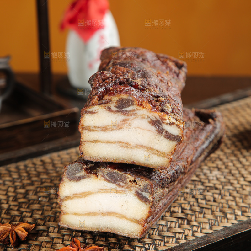 深底上的腊肉