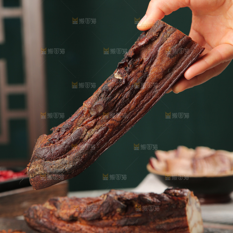 深底上的腊肉