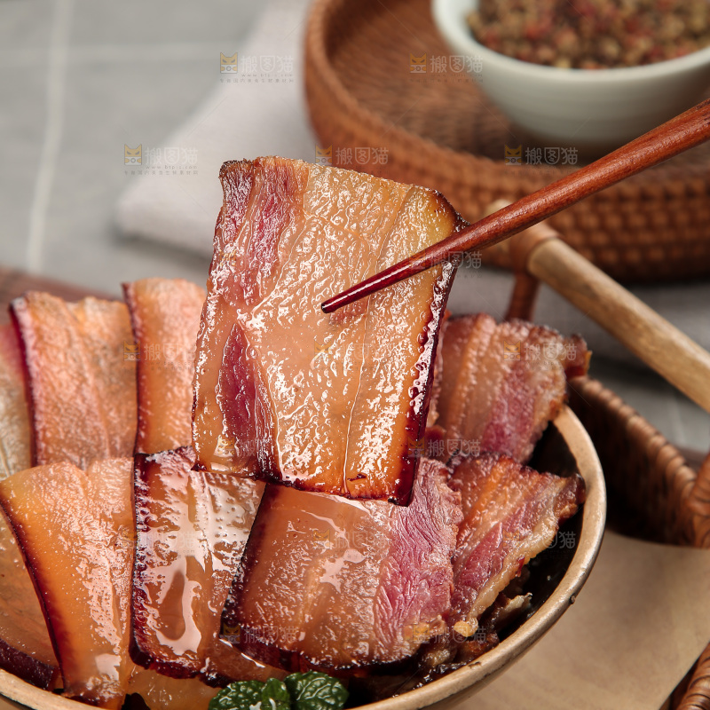 深底上的腊肉