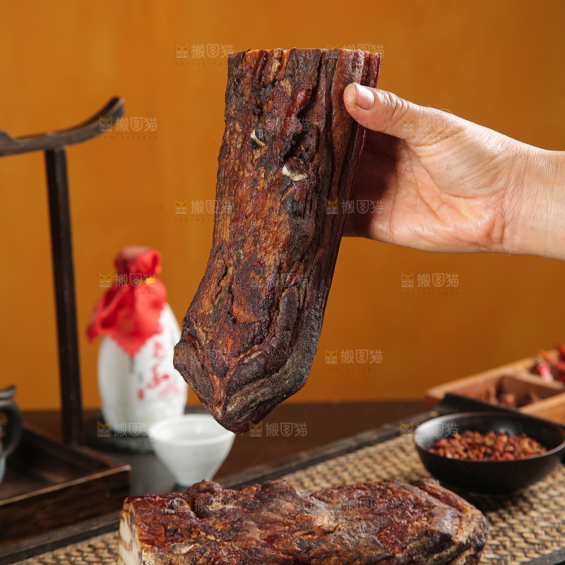 深底上的腊肉