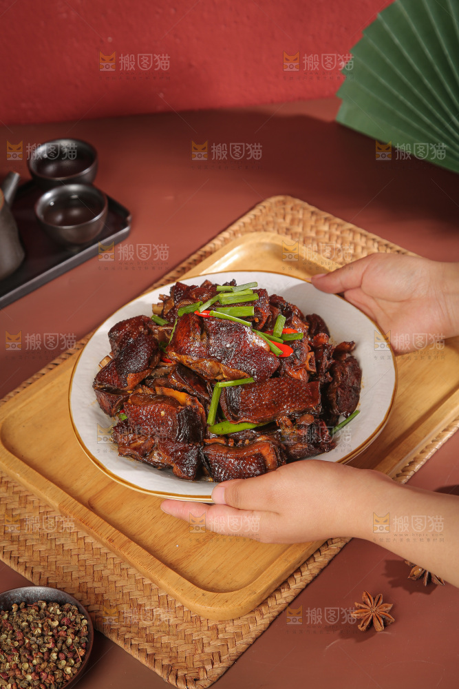 深底上的炒腊鸭