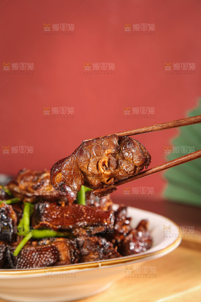 深底上的炒腊鸭