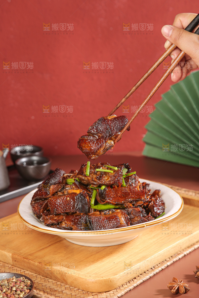 深底上的炒腊鸭