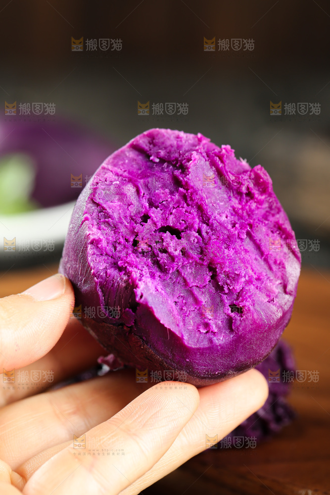 深底上的紫薯