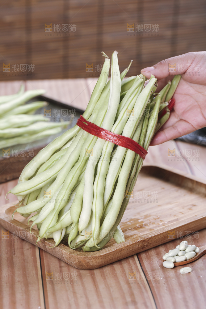 木底上的白芸豆角